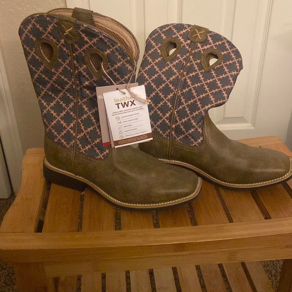 ✨BRAND NEW✨Twisted X Cowboy Boots. Youth Size 4.